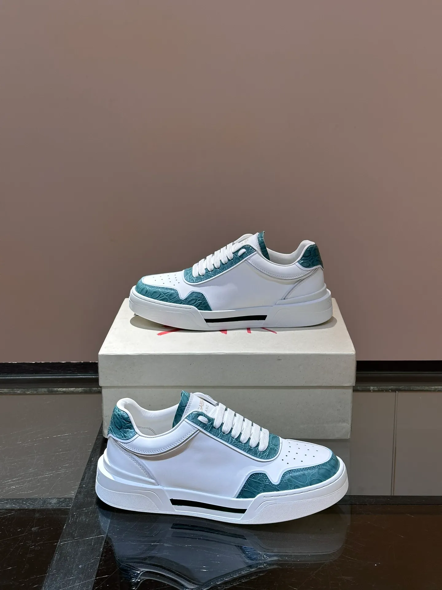 Men's shoes 💰p420 "DG" premium men's casual sports shoes! Made of imported top-grain cowhide, the color splicing is the finishing touch to the overall look. It is a must-have item to enhance your style. It is fashionable and versatile and can add luster to various looks. The exquisite design with unique dynamic vitality and modern atmosphere shows modern elegance. Size: 38-44
